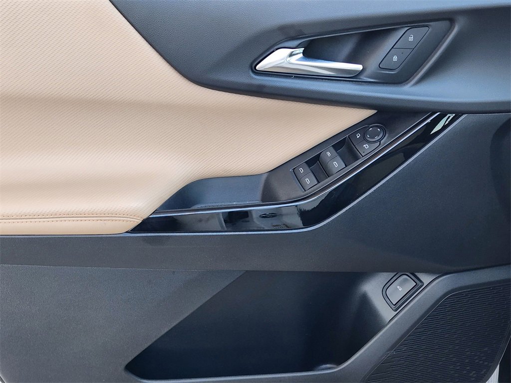 Used 2025 Chevrolet Equinox ACTIV w/ Safety and Technology Package image 19