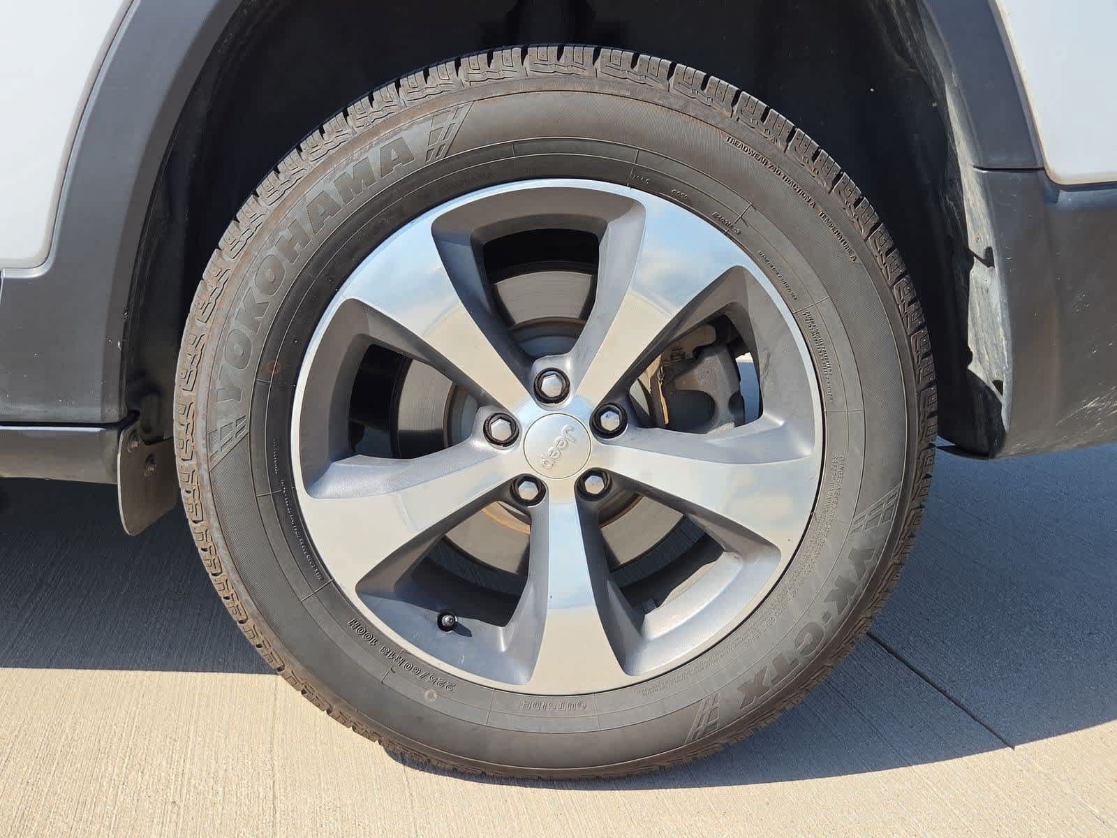 Used 2019 Jeep Cherokee Limited AWD/4WD image 13