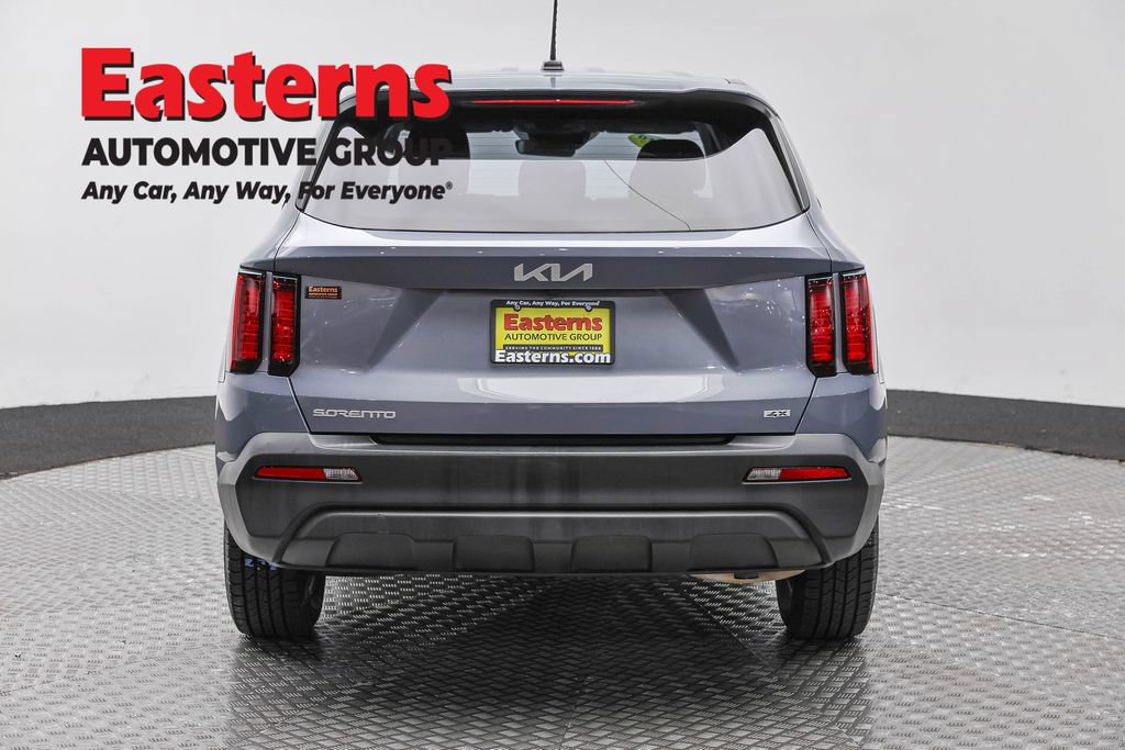 Used 2023 Kia Sorento LX AWD/4WD image 6