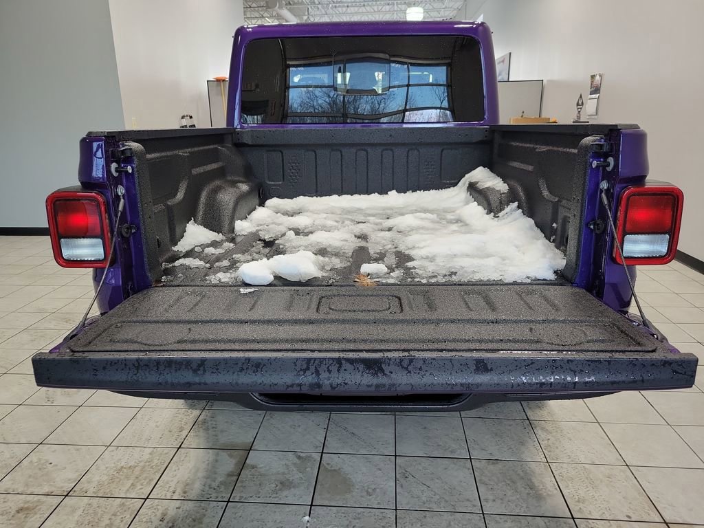 New 2026 Jeep Gladiator Sahara image 7