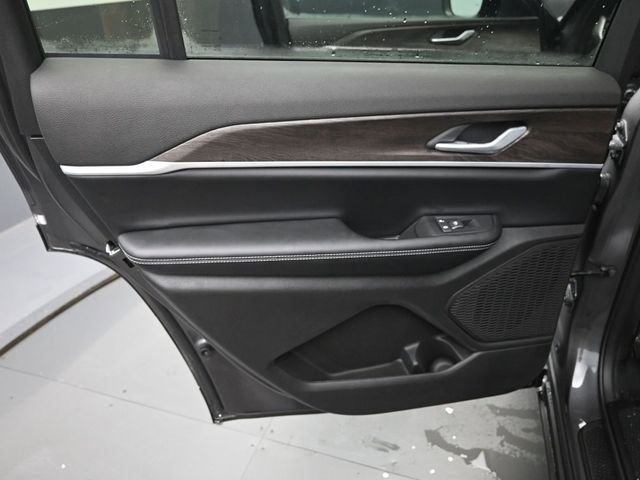 New 2026 Jeep Grand Cherokee L Laredo image 15