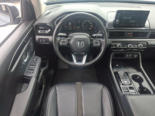 Used 2023 Honda Pilot Touring image 2
