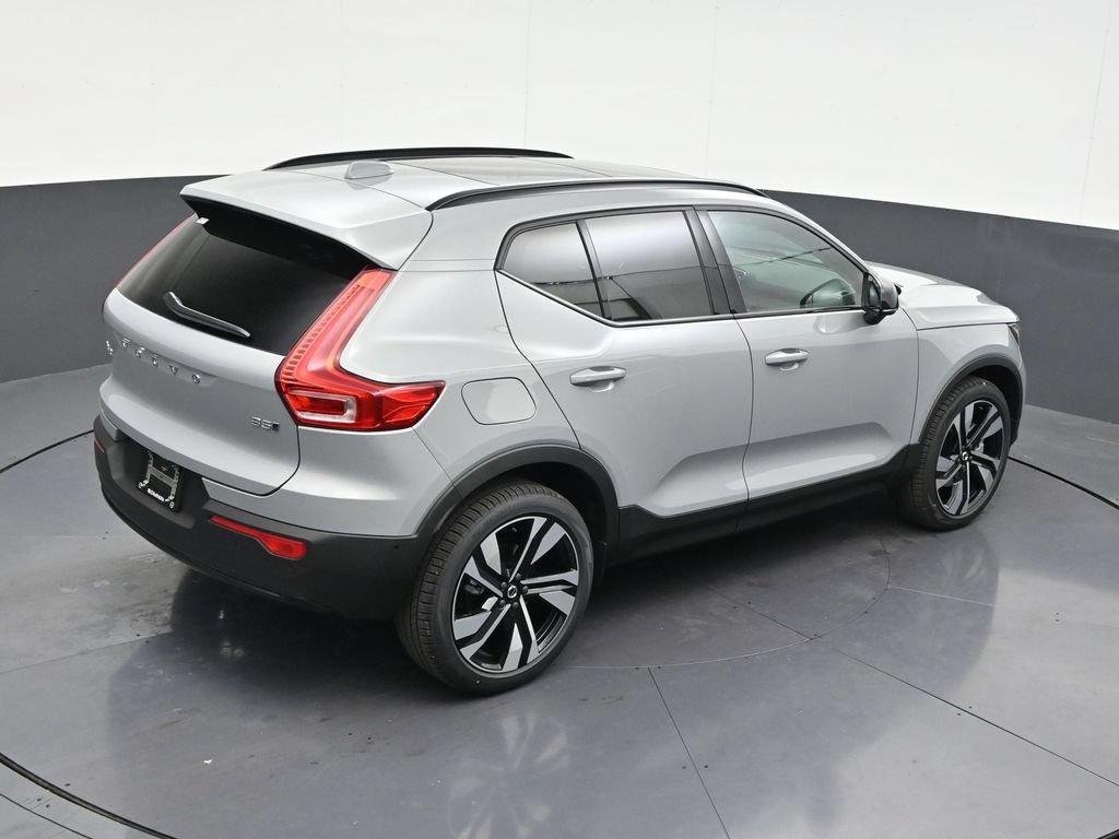 New 2026 Volvo XC40 B5 Plus AWD/4WD image 17