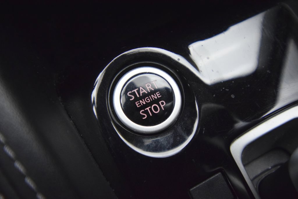 Used 2020 Nissan Kicks SR w/ Exterior Package FWD image 33