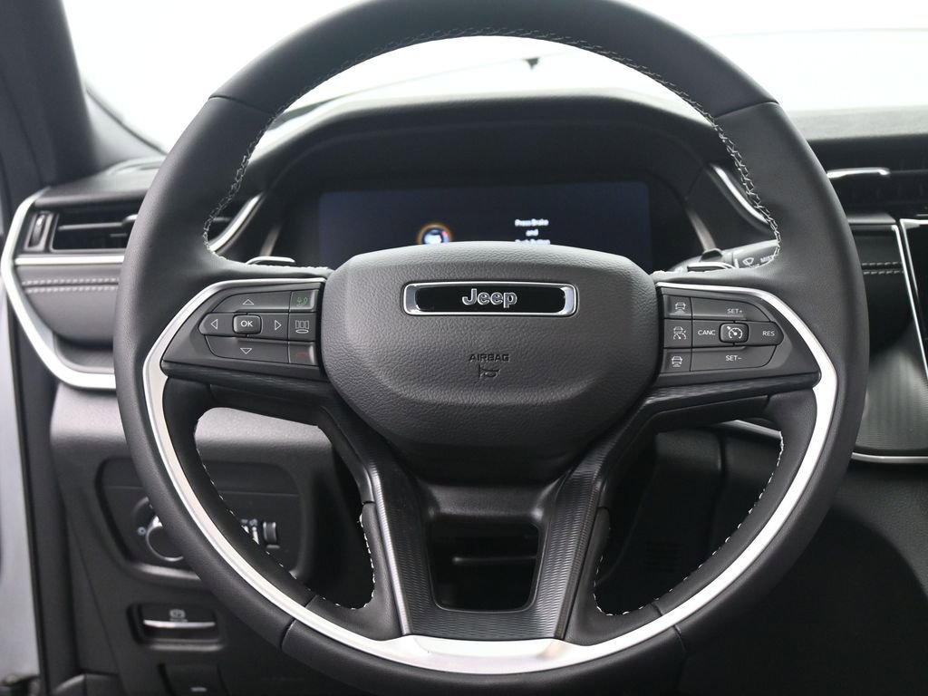 New 2025 Jeep Grand Cherokee L Laredo w/ Luxury Tech Group I image 30