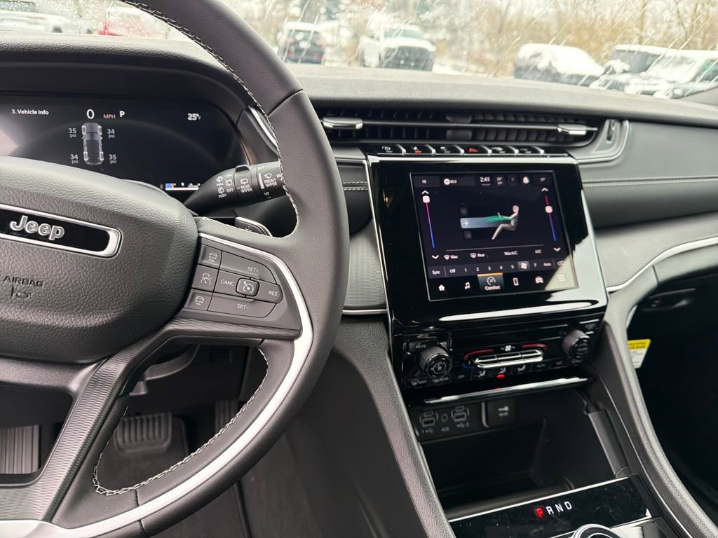 New 2025 Jeep Grand Cherokee Laredo image 17