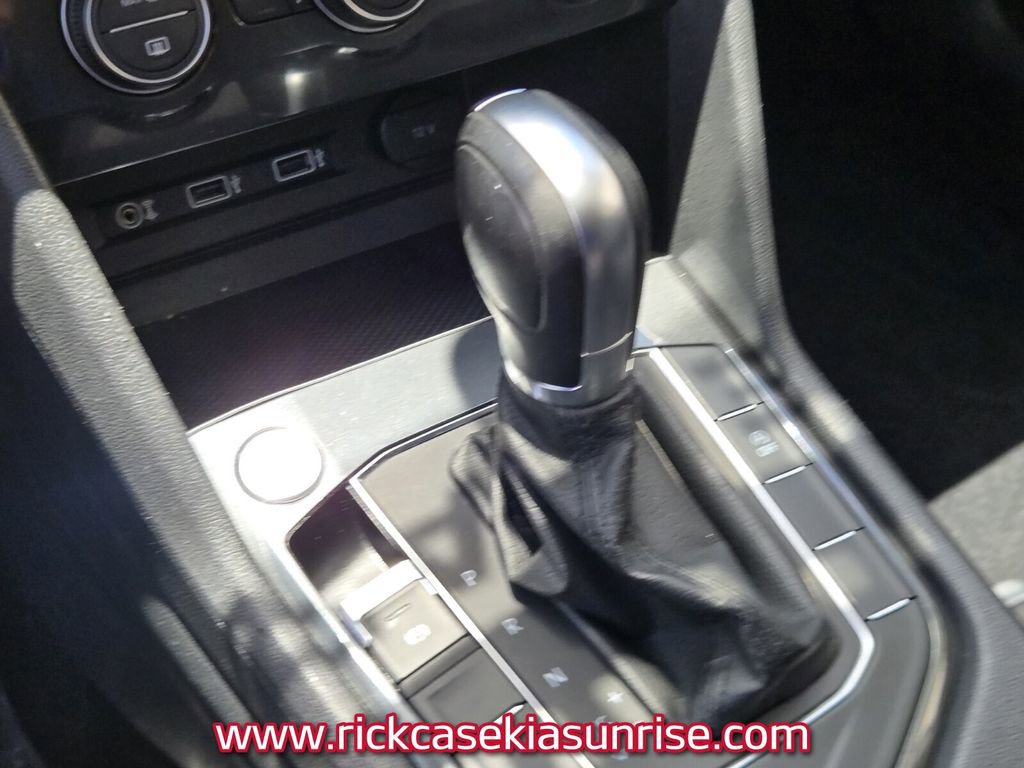 Used 2018 Volkswagen Tiguan SE FWD image 25