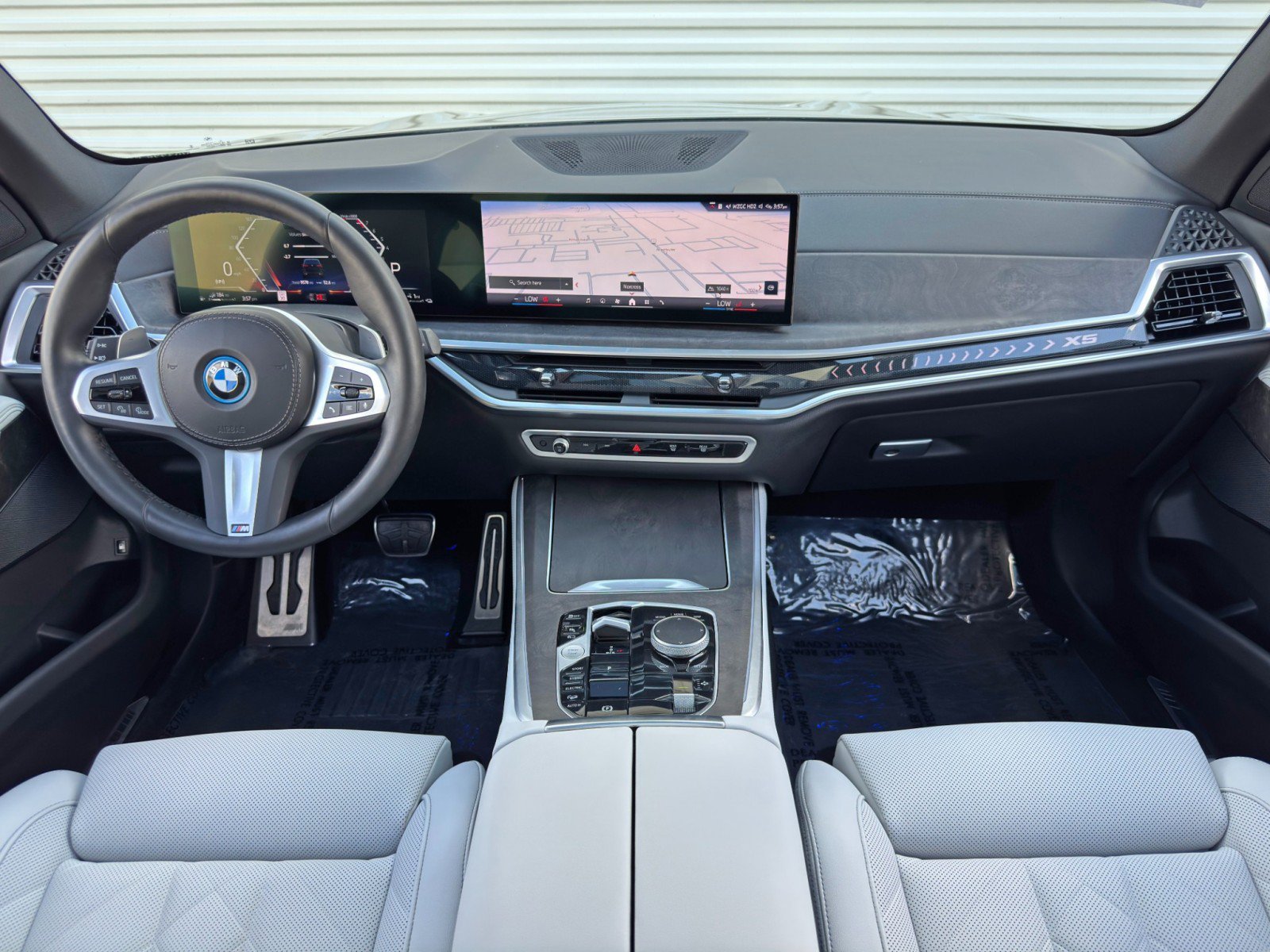 Used 2024 BMW X5 xDrive50e w/ M Sport Package AWD/4WD image 13