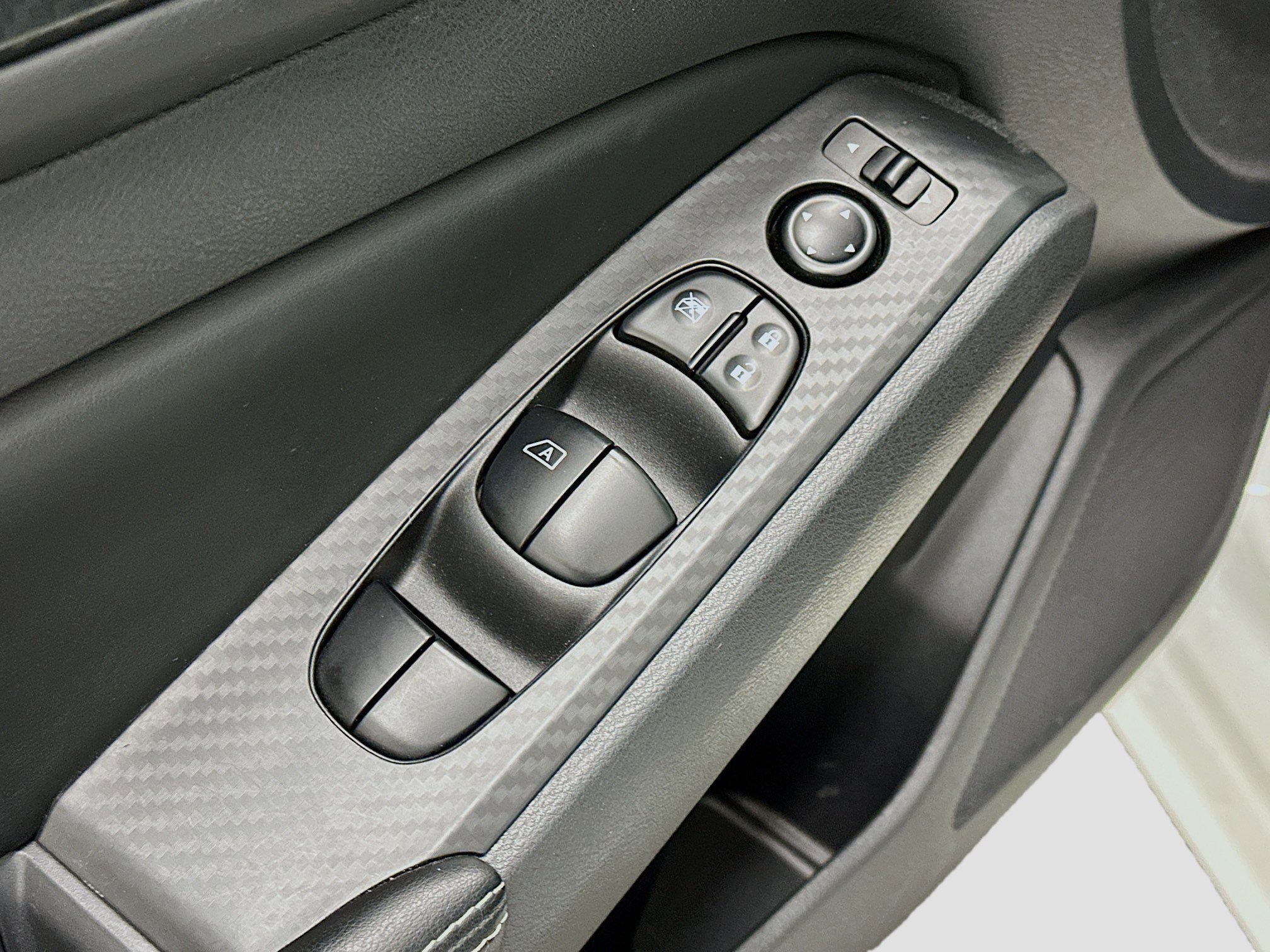 Used 2025 Nissan Altima 2.5 SV image 15