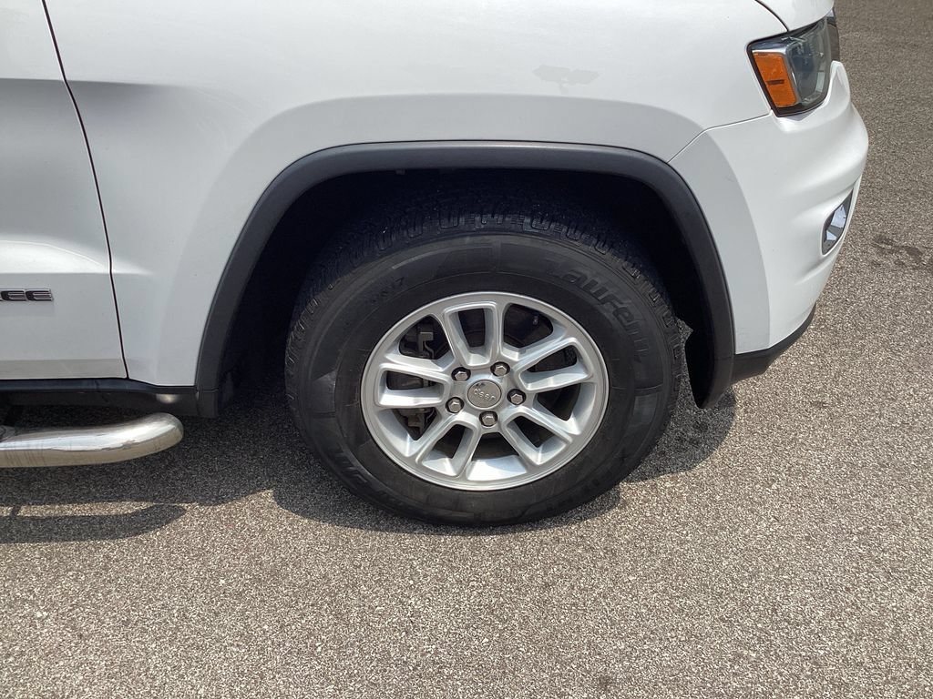 Used 2018 Jeep Grand Cherokee Laredo AWD/4WD image 23
