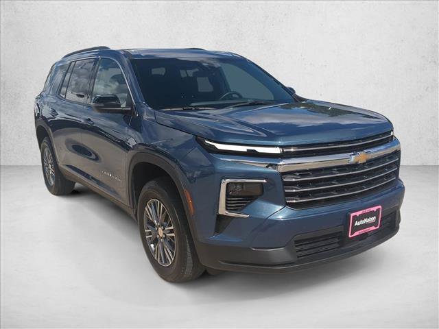 Used 2026 Chevrolet Traverse LT FWD image 3