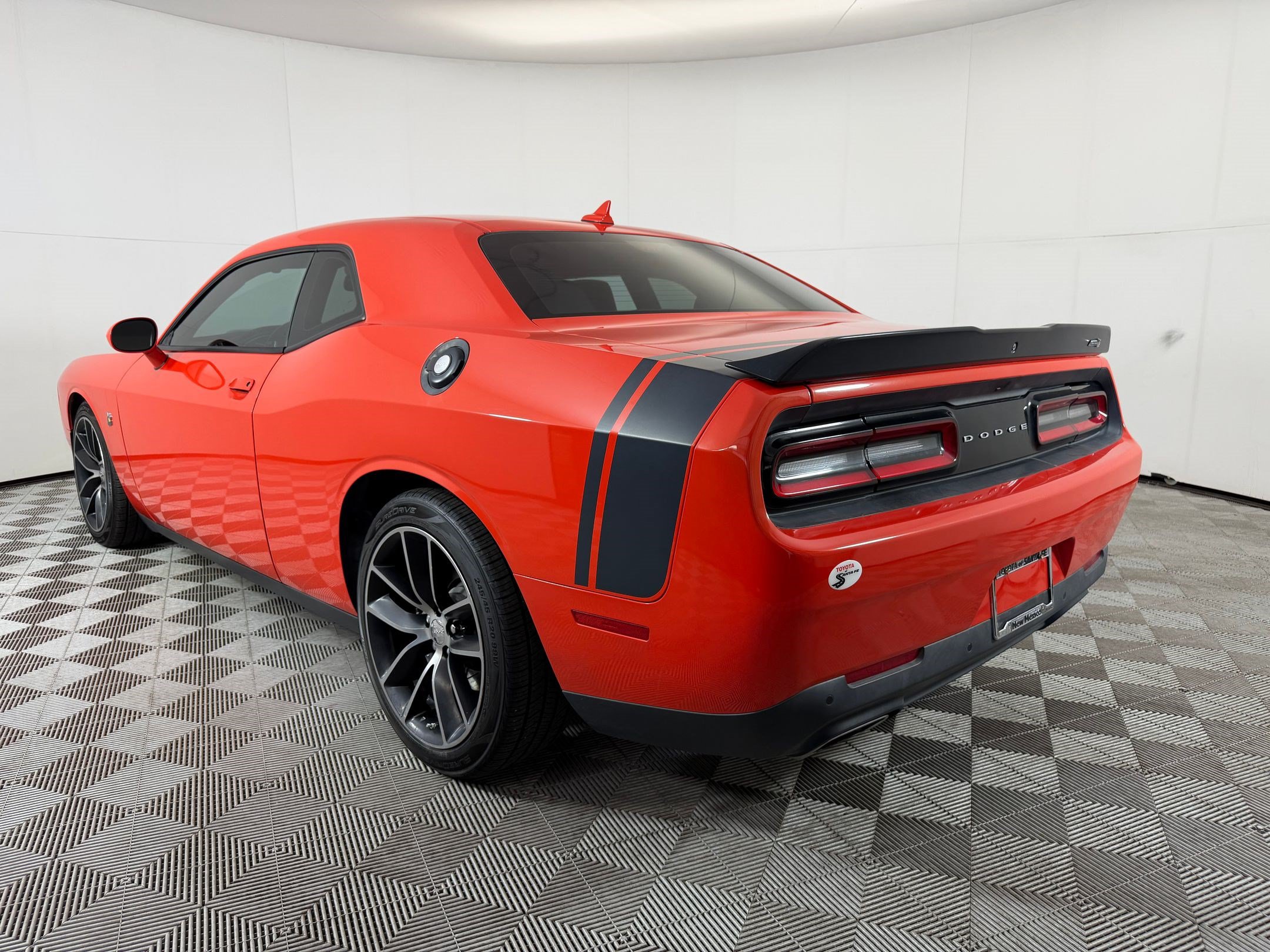 Used 2016 Dodge Challenger R/T Scat Pack RWD image 3