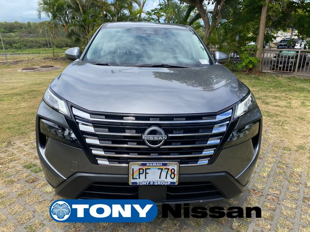 Used 2025 Nissan Rogue SV FWD image 2