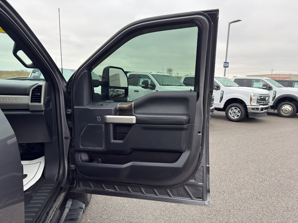 Used 2022 Ford F250 Lariat w/ Black Appearance Package image 14