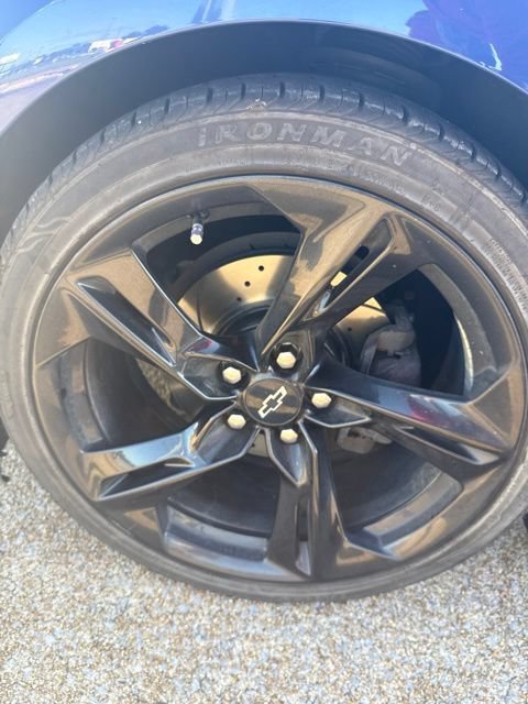 Used 2020 Chevrolet Camaro LT RWD image 11