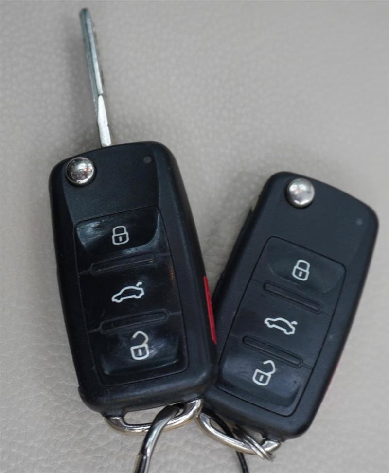Used 2015 Volkswagen Eos Komfort FWD image 30