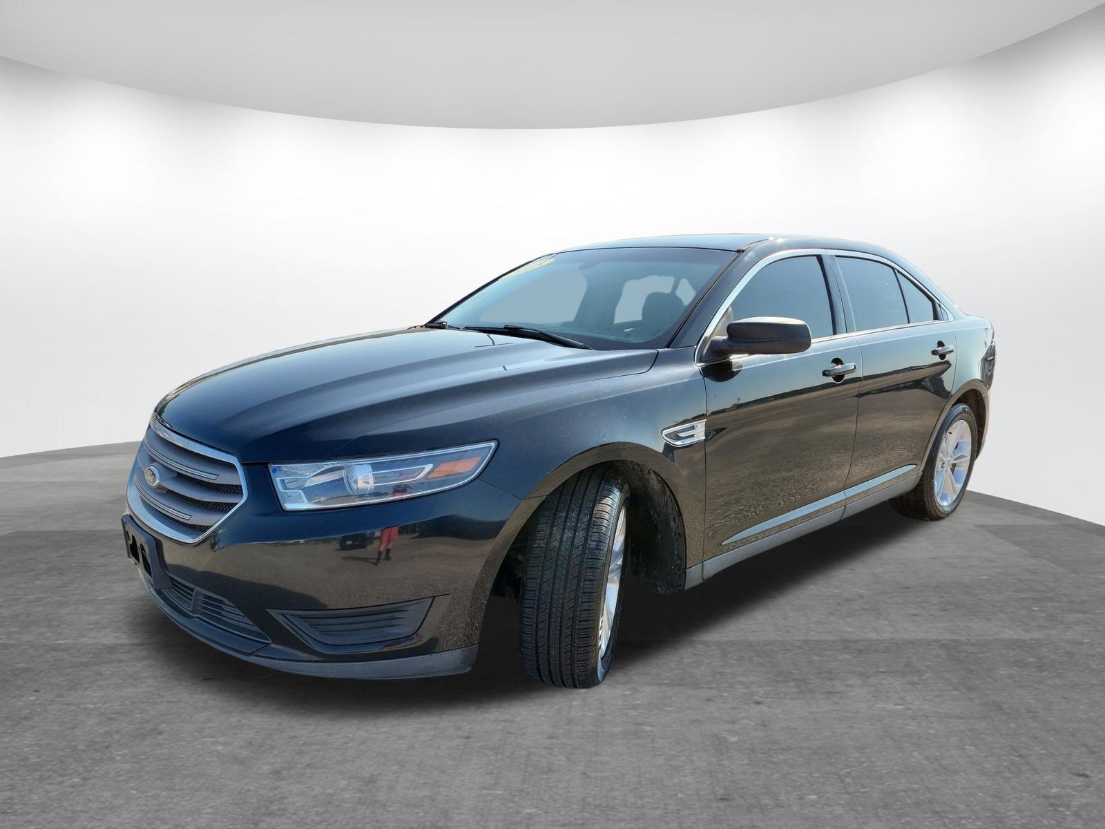 Used 2015 Ford Taurus SE FWD image 3