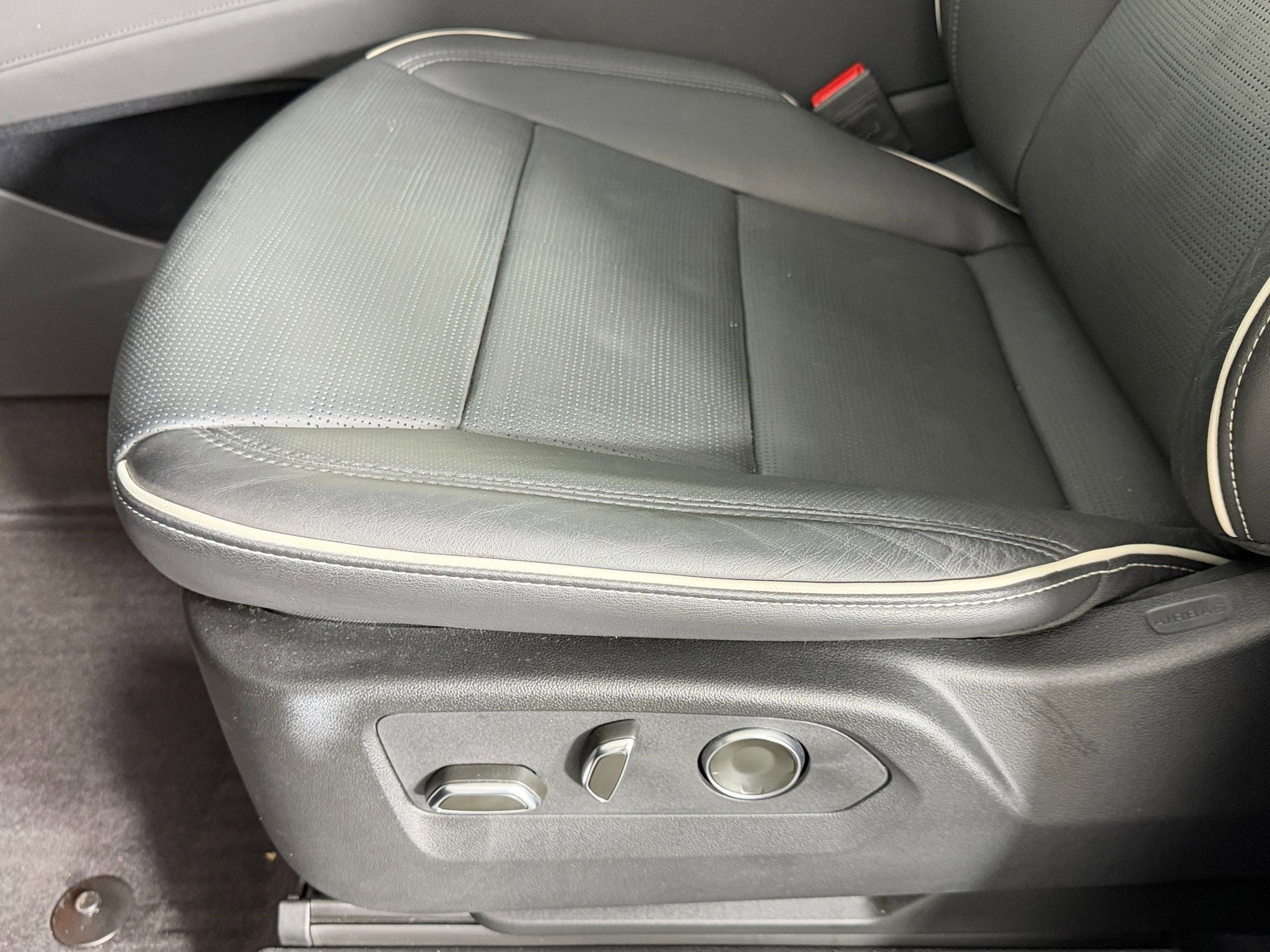 Used 2024 Cadillac Escalade Premium Luxury w/ Performance Package image 13