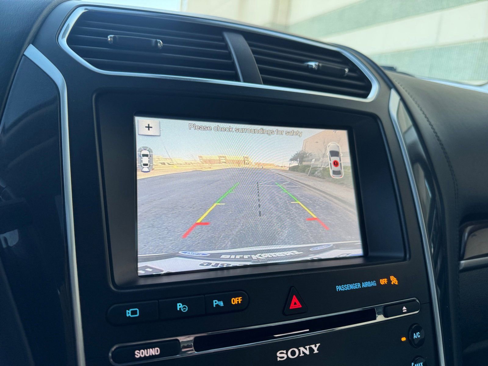 Used 2017 Ford Explorer Platinum image 32