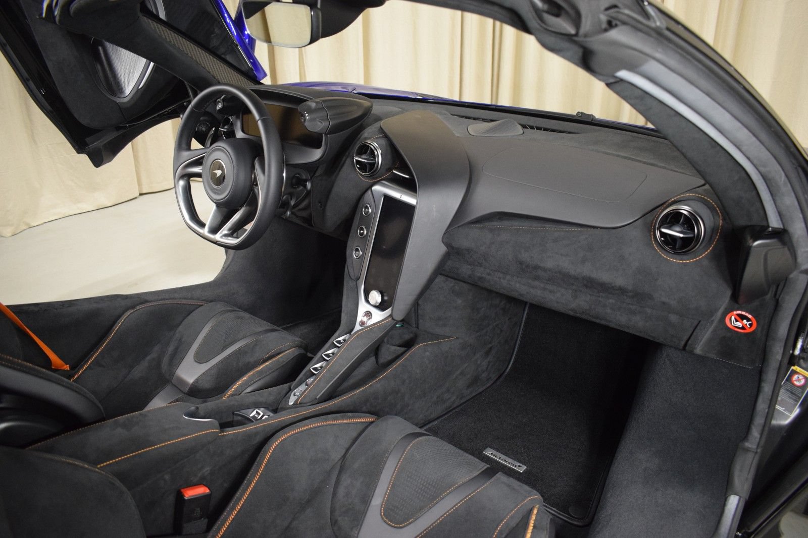 Used 2024 McLaren 750S Spider RWD image 22