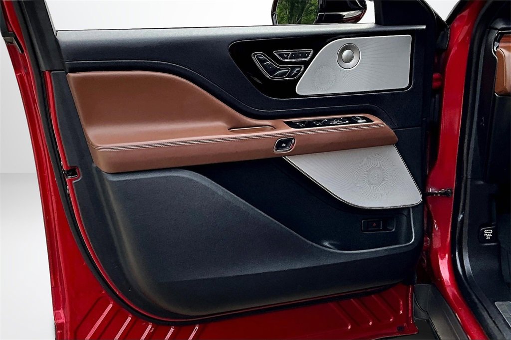 Used 2020 Lincoln Aviator Reserve w/ Equipment Group 202A image 19