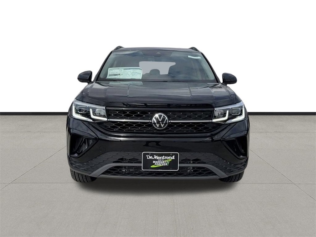 New 2024 Volkswagen Taos SE image 2