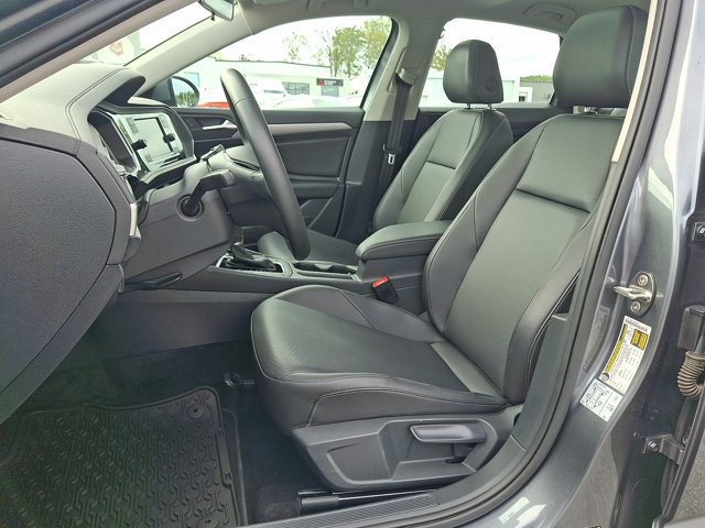 Used 2019 Volkswagen Jetta SE w/ Cold Weather Package FWD image 18