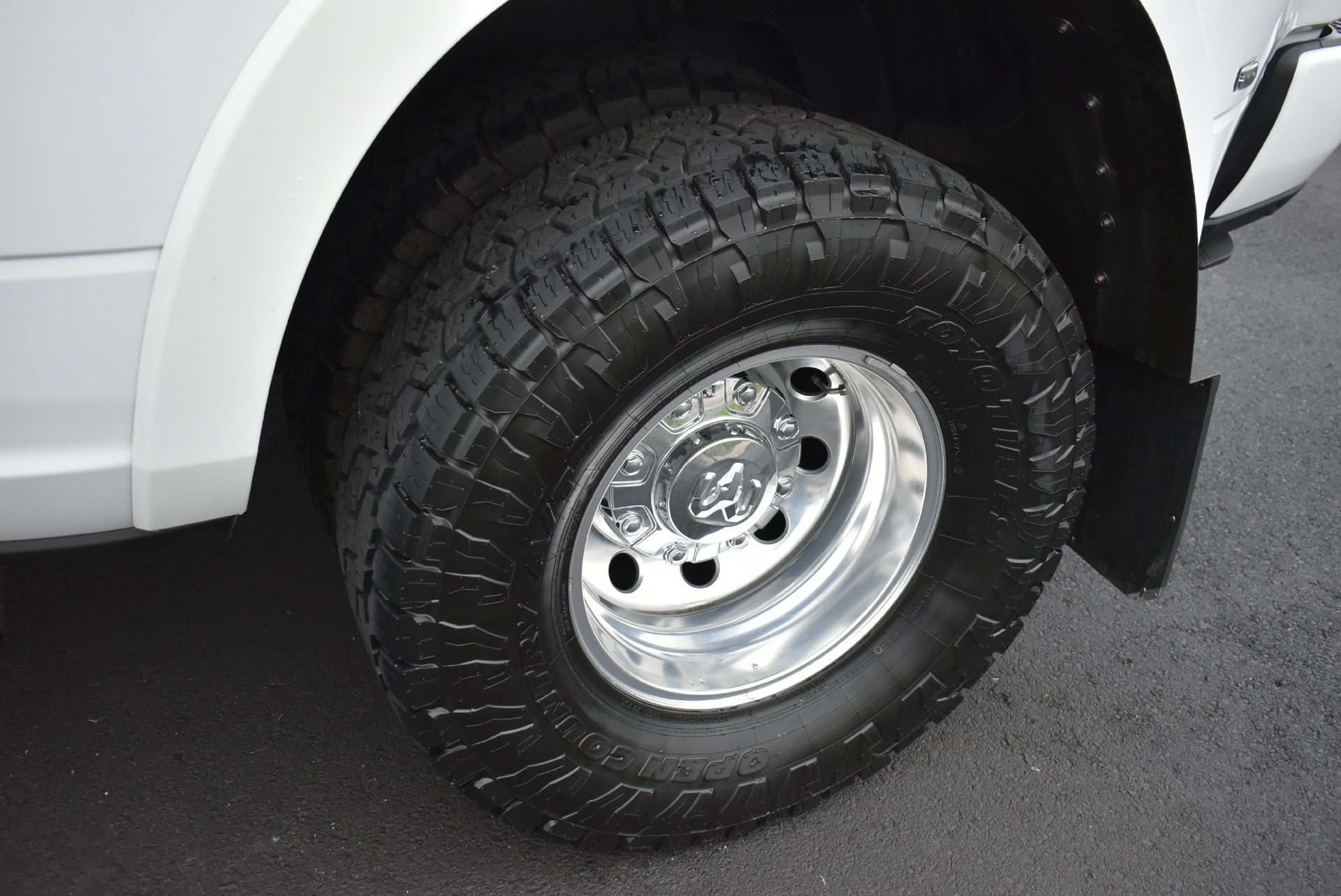 Used 2025 RAM 3500 Longhorn AWD/4WD image 9