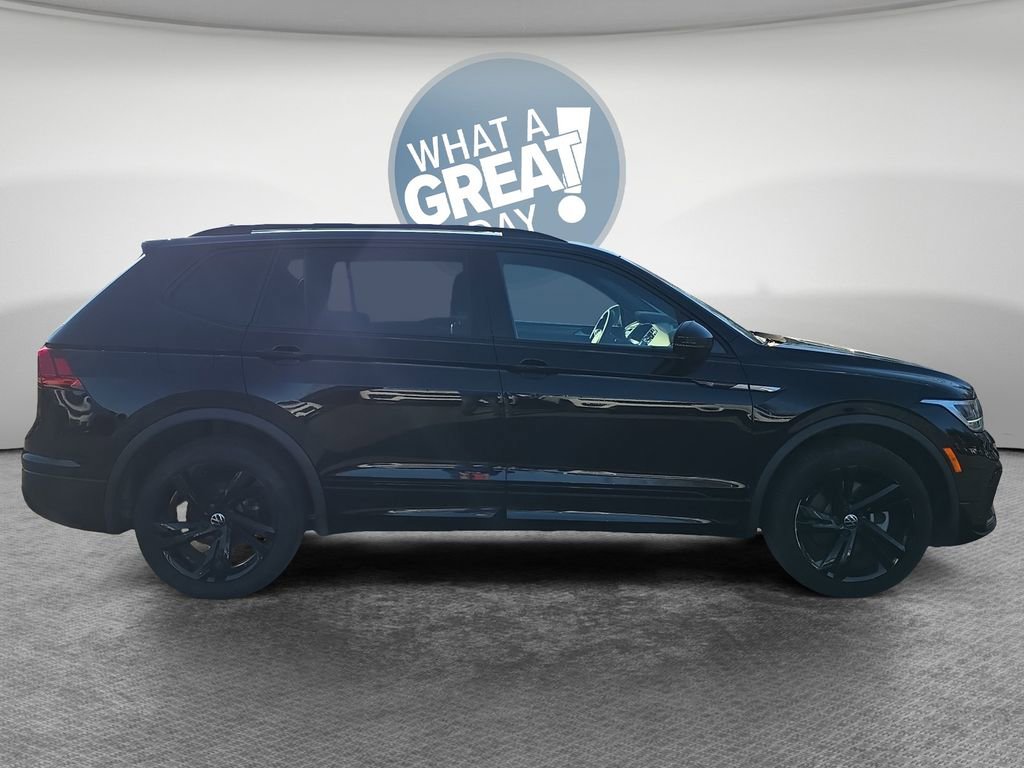 Used 2023 Volkswagen Tiguan SE R-Line image 2