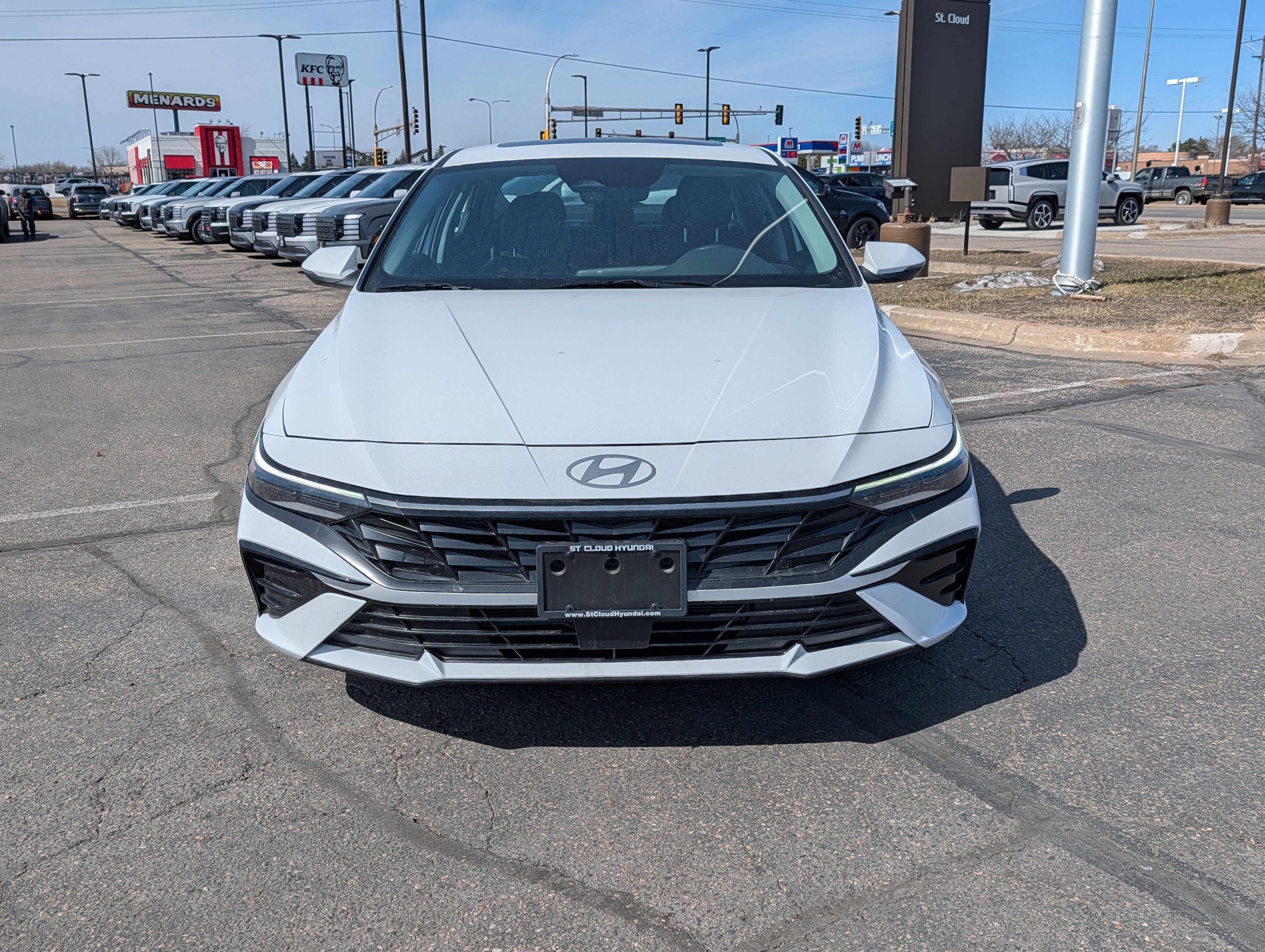 Certified 2025 Hyundai Elantra Limited FWD image 8