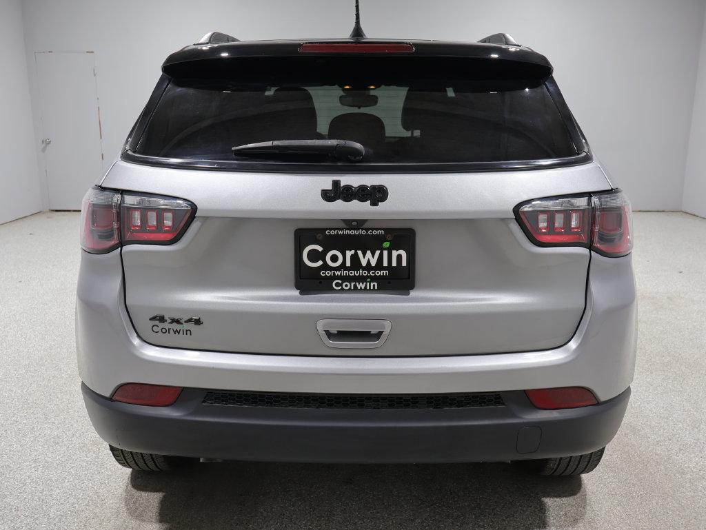 Used 2023 Jeep Compass Latitude AWD/4WD image 3