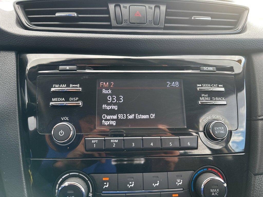 Used 2017 Nissan Rogue S video 3