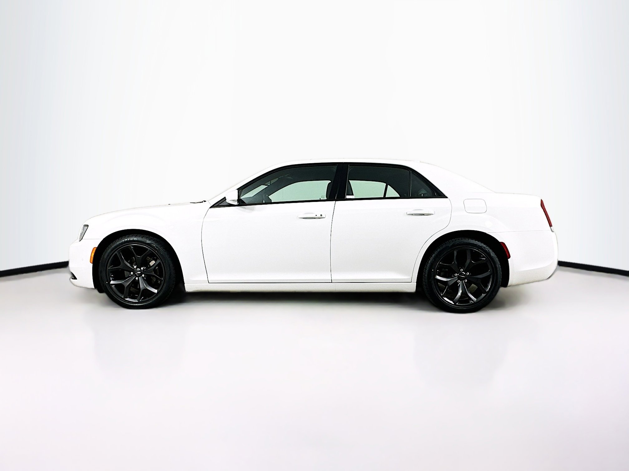 Used 2023 Chrysler 300 S RWD image 4