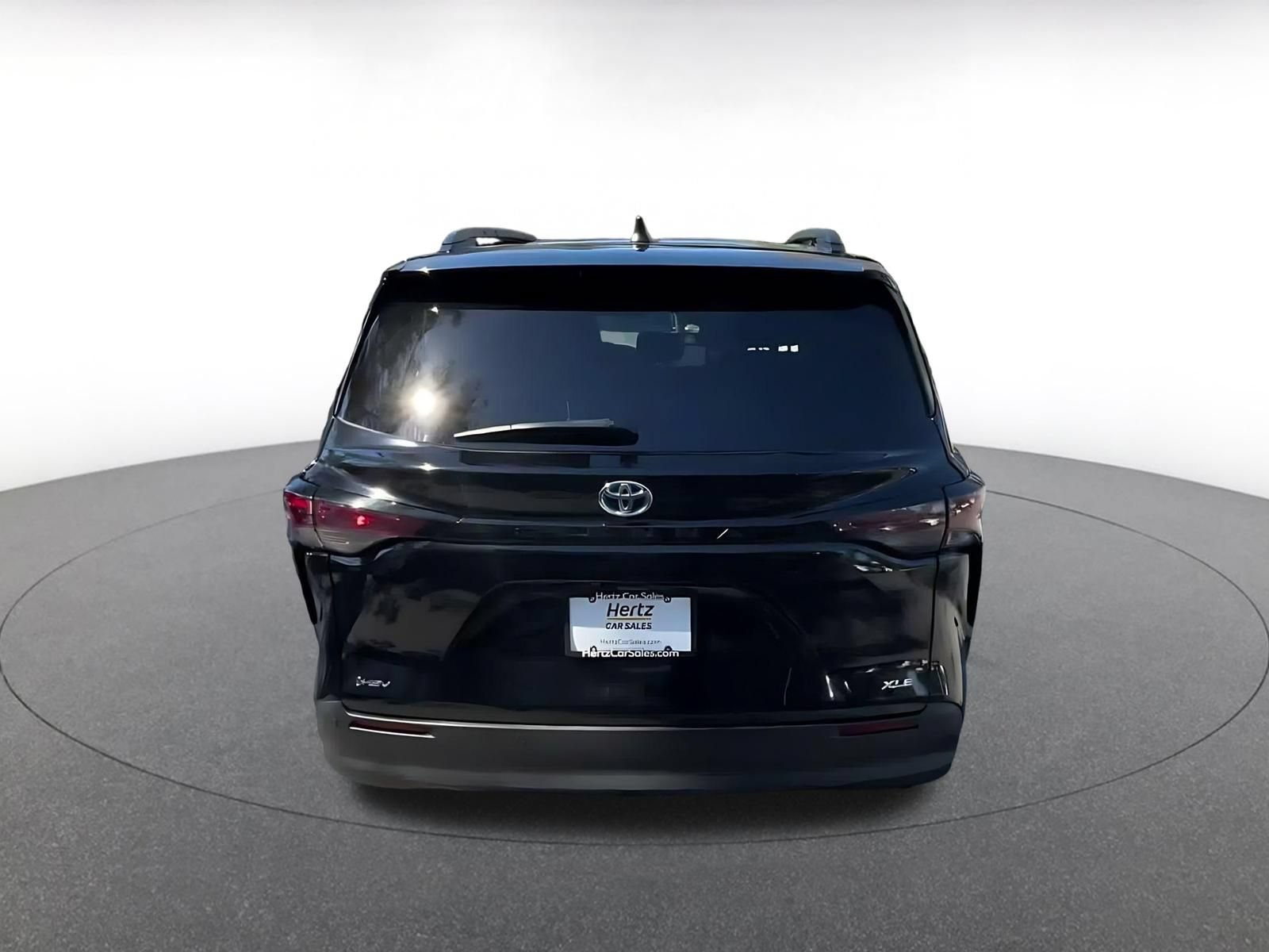 Used 2025 Toyota Sienna XLE FWD image 12