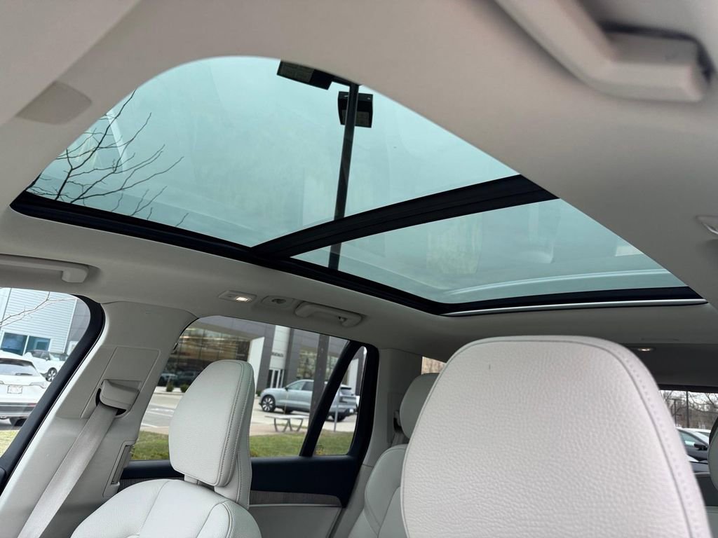 Used 2023 Volvo XC90 T8 Plus w/ Protection Package image 7