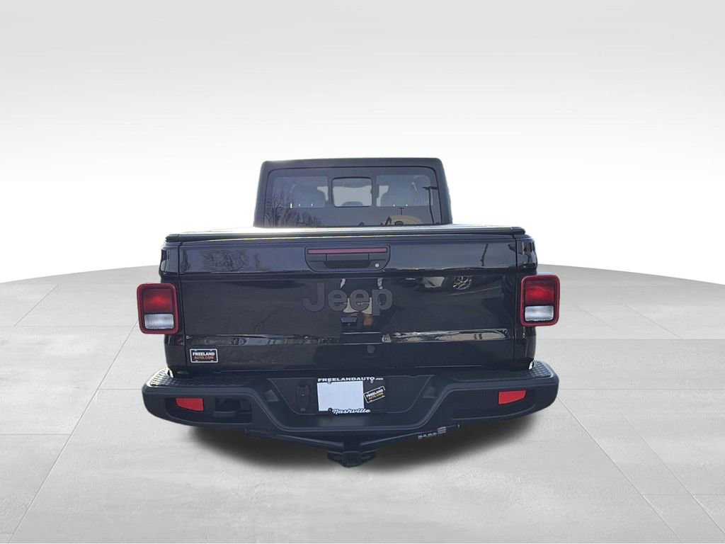 Used 2025 Jeep Gladiator Sport image 4