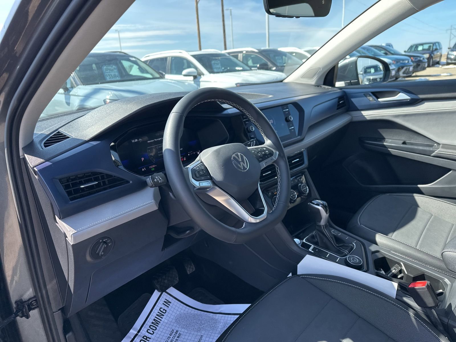 Certified 2024 Volkswagen Taos SE w/ Panoramic Sunroof Package image 11