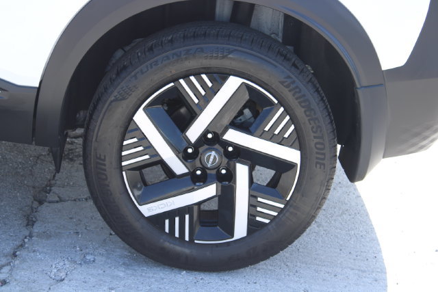 Used 2026 Nissan Kicks SV w/ SV Premium Package FWD image 7