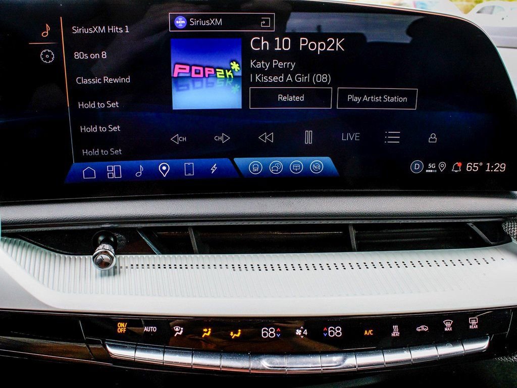 Used 2025 Cadillac Optiq Luxury 1 image 22