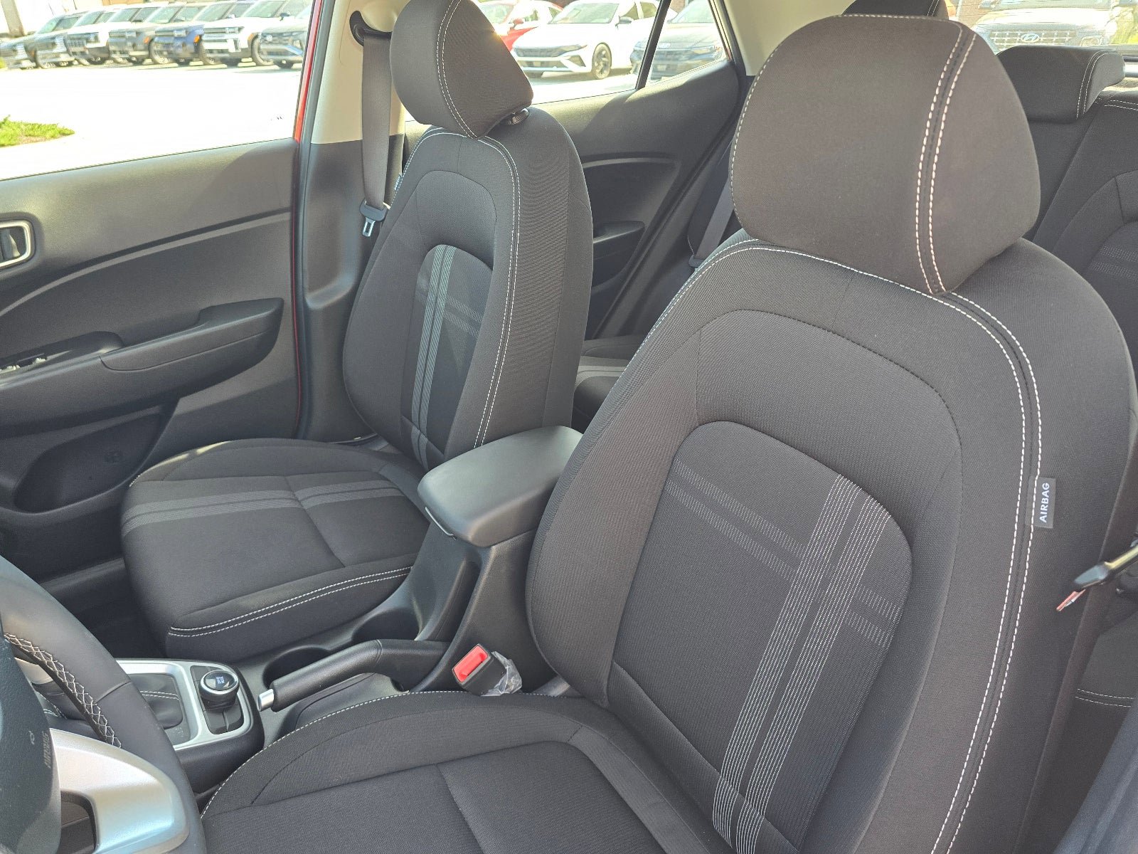 Used 2025 Hyundai Venue SEL FWD image 12