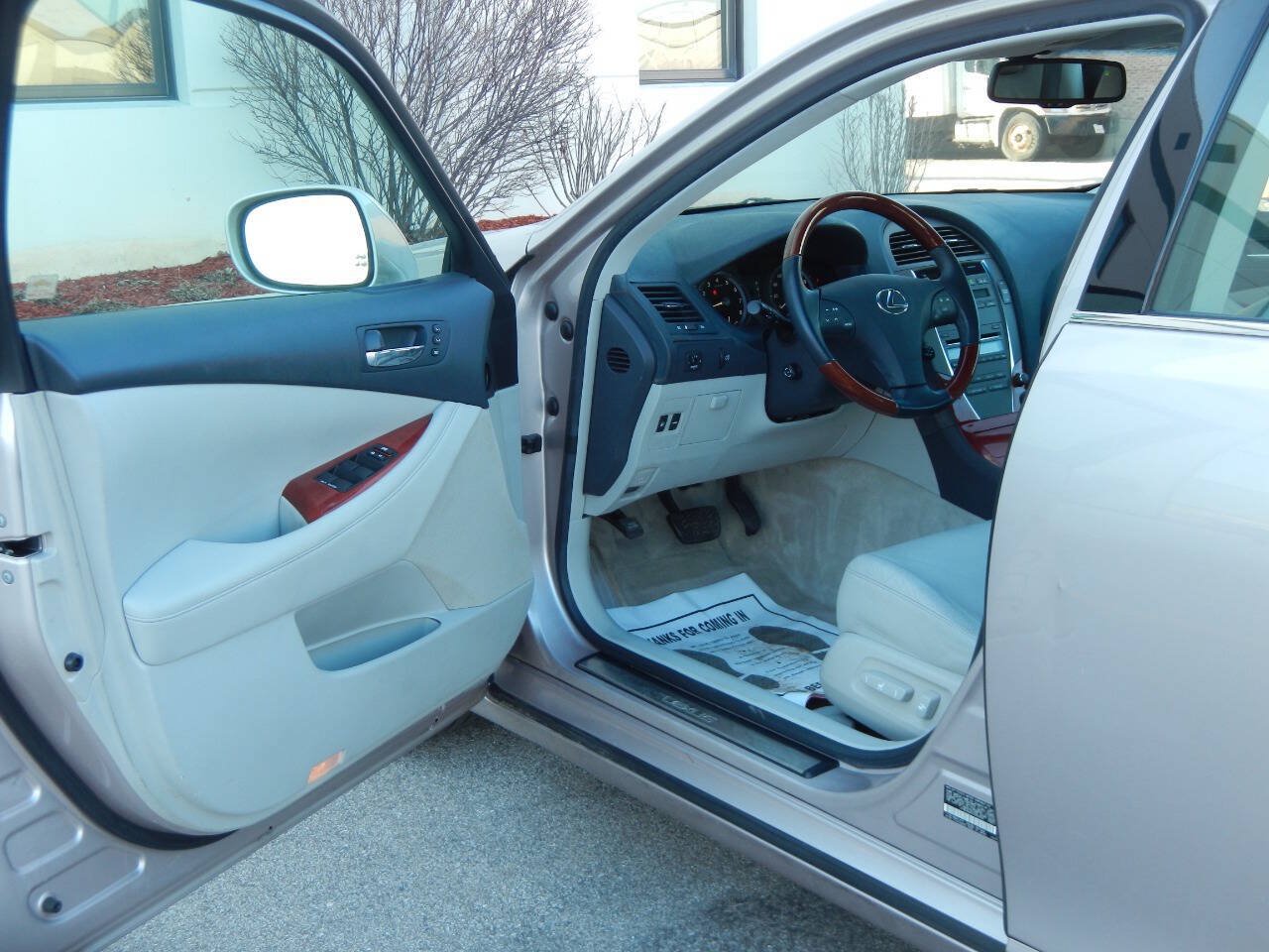 Used 2007 Lexus ES 350 w/ Premium Pkg FWD image 23