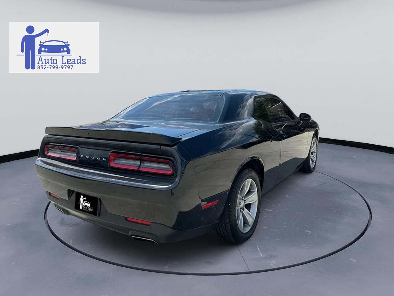 Used 2019 Dodge Challenger SXT image 6