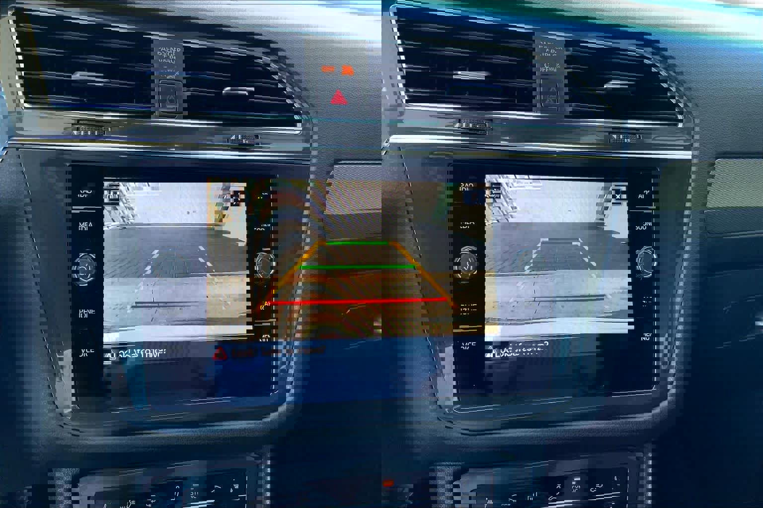 Used 2022 Volkswagen Tiguan SE w/ Panoramic Sunroof Package image 27