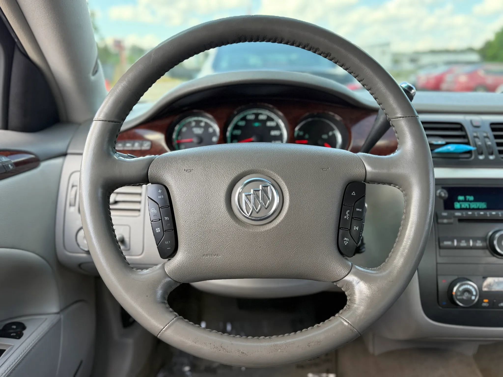Used 2011 Buick Lucerne CXL FWD image 24