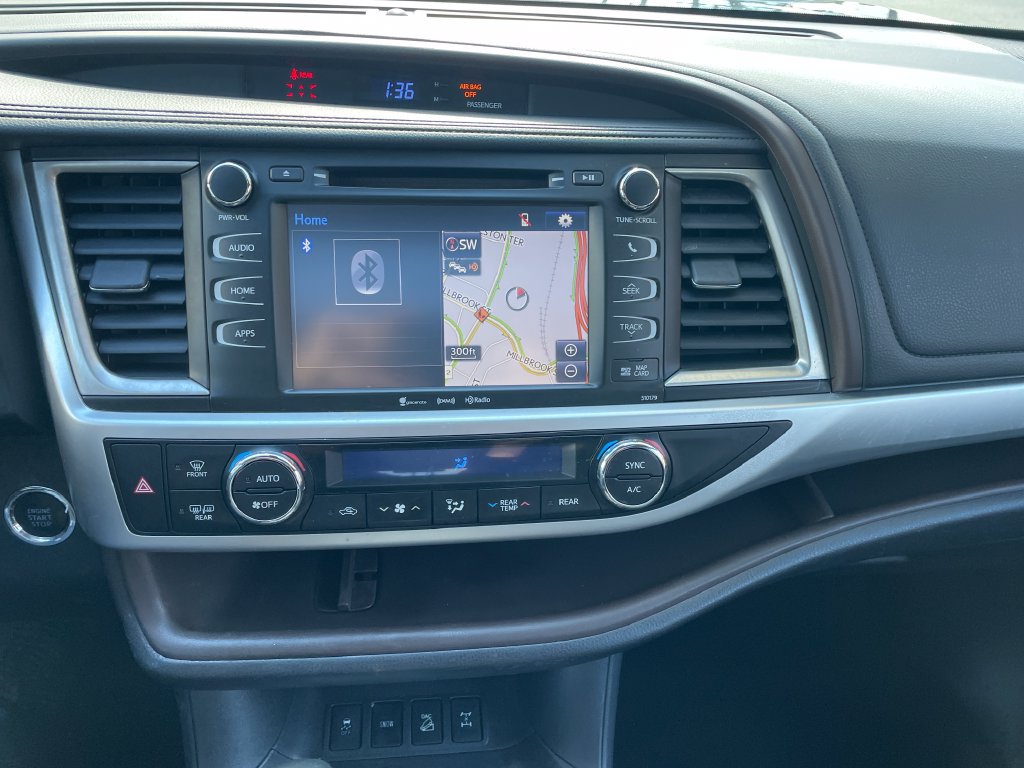 Used 2017 Toyota Highlander XLE AWD/4WD image 17