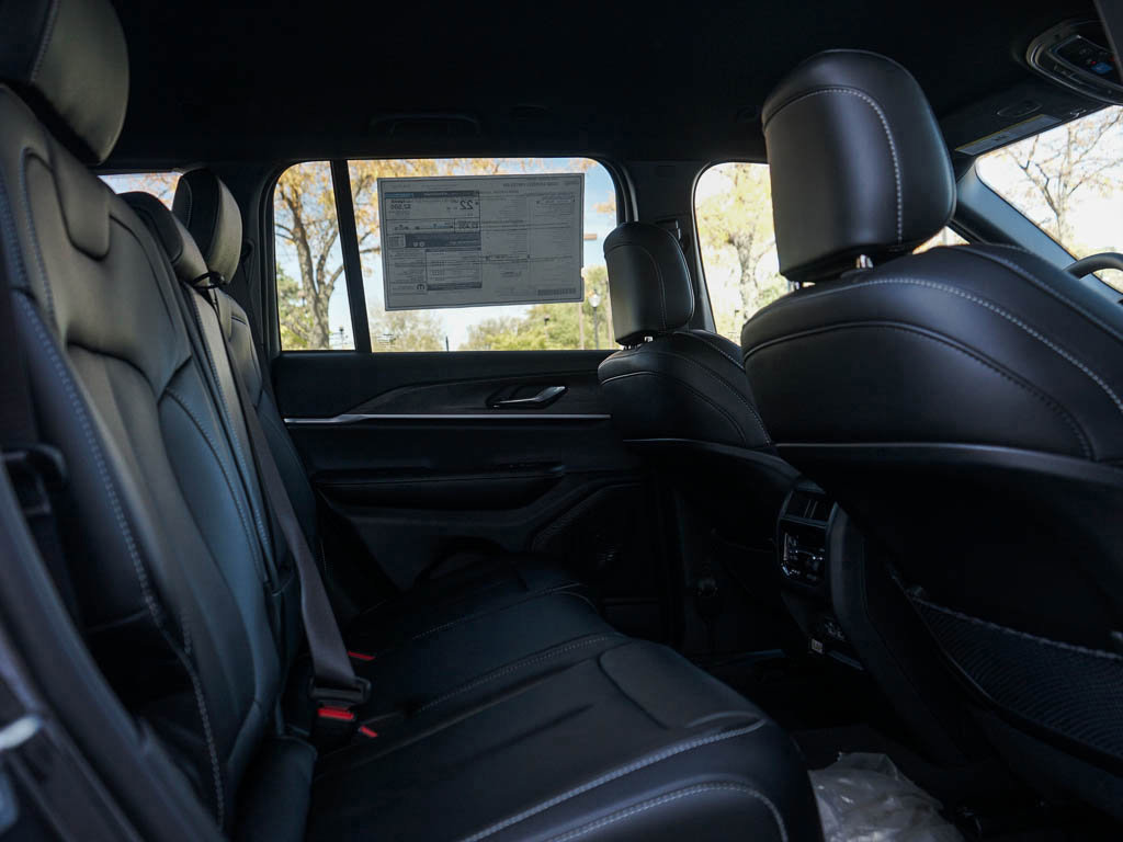 New 2025 Jeep Grand Cherokee Limited w/ Trailer Tow Package image 12