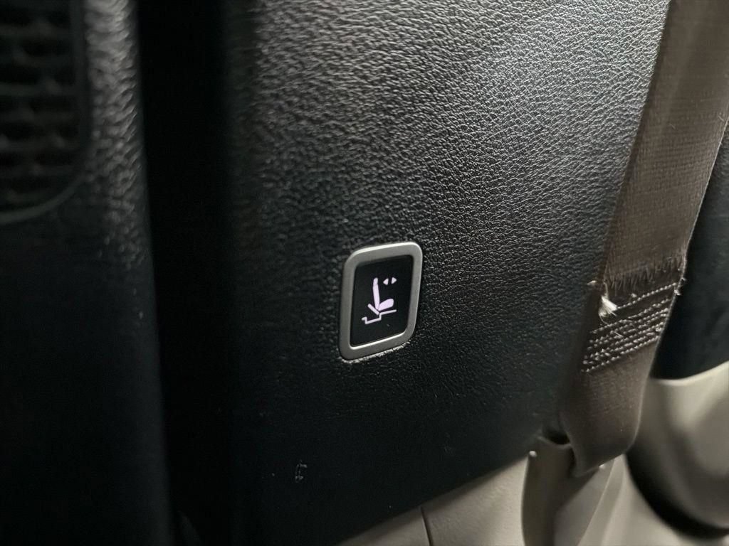 Used 2020 Chrysler Pacifica Limited FWD image 30
