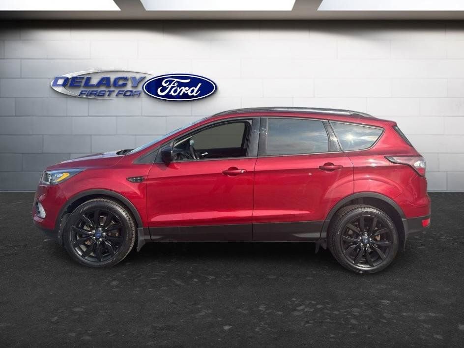 Used 2018 Ford Escape SE w/ SE Sport Appearance Package AWD/4WD image 3