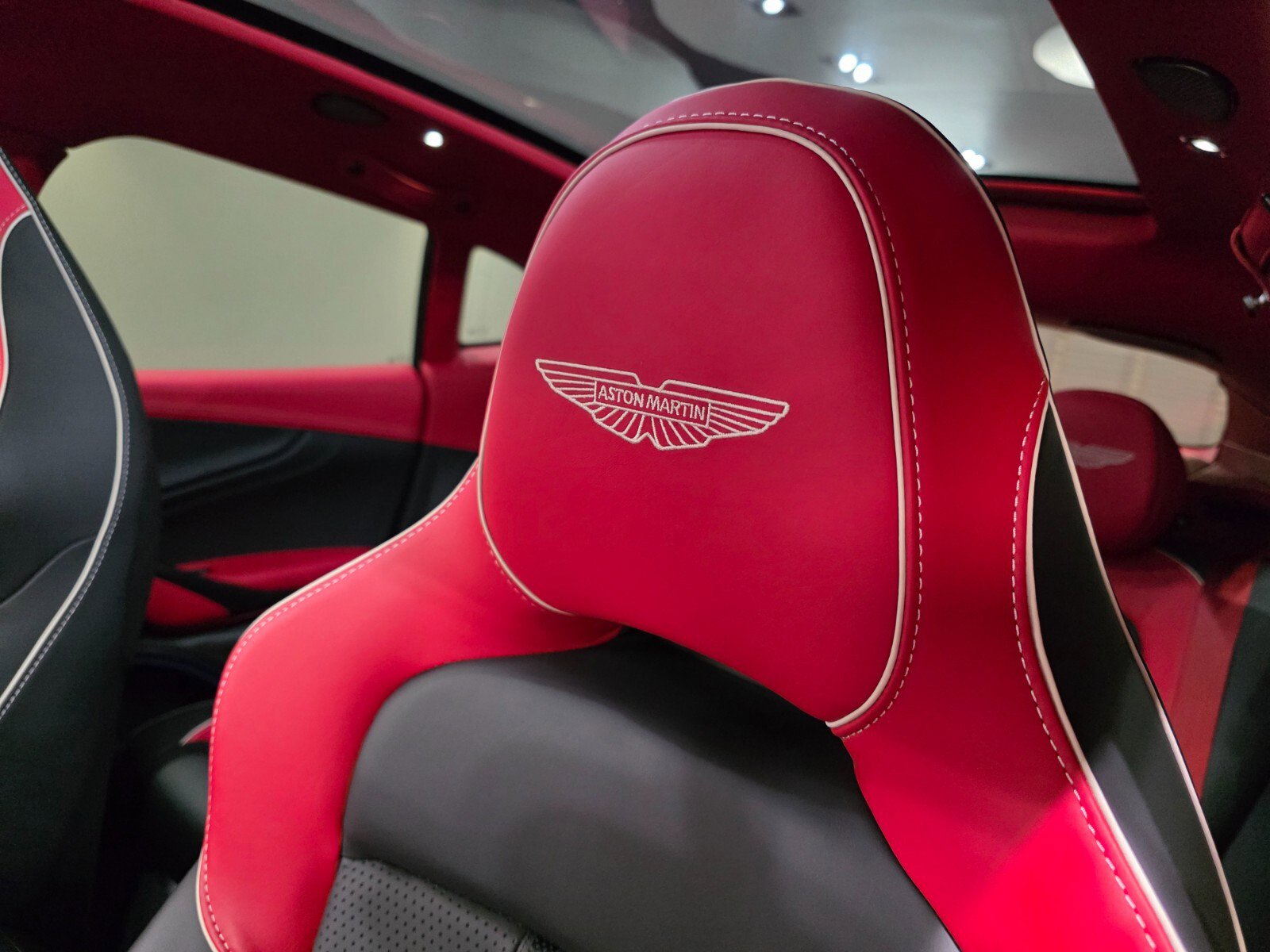 Used 2025 Aston Martin DBX 707 image 5