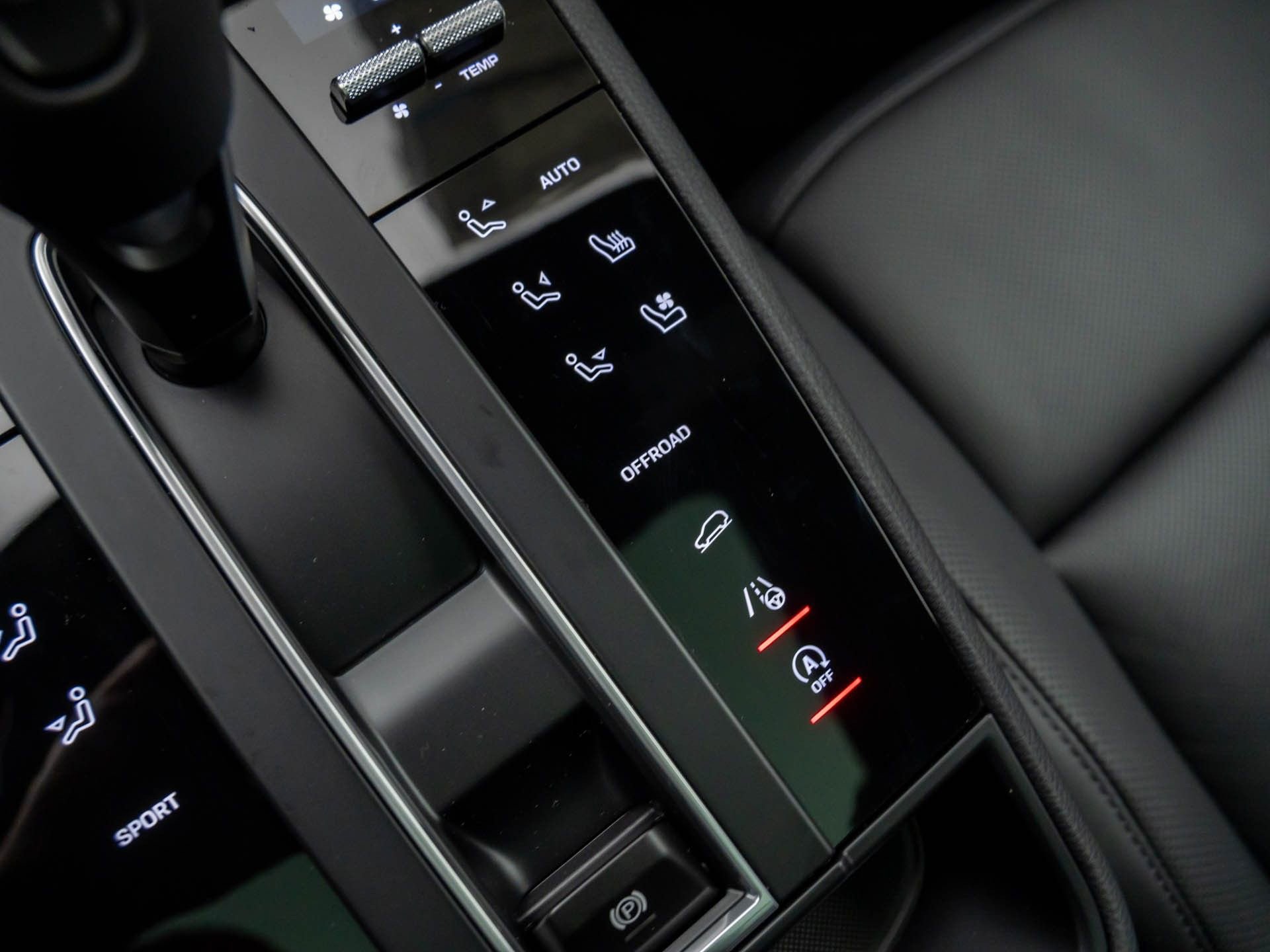 Certified 2026 Porsche Macan AWD/4WD image 22